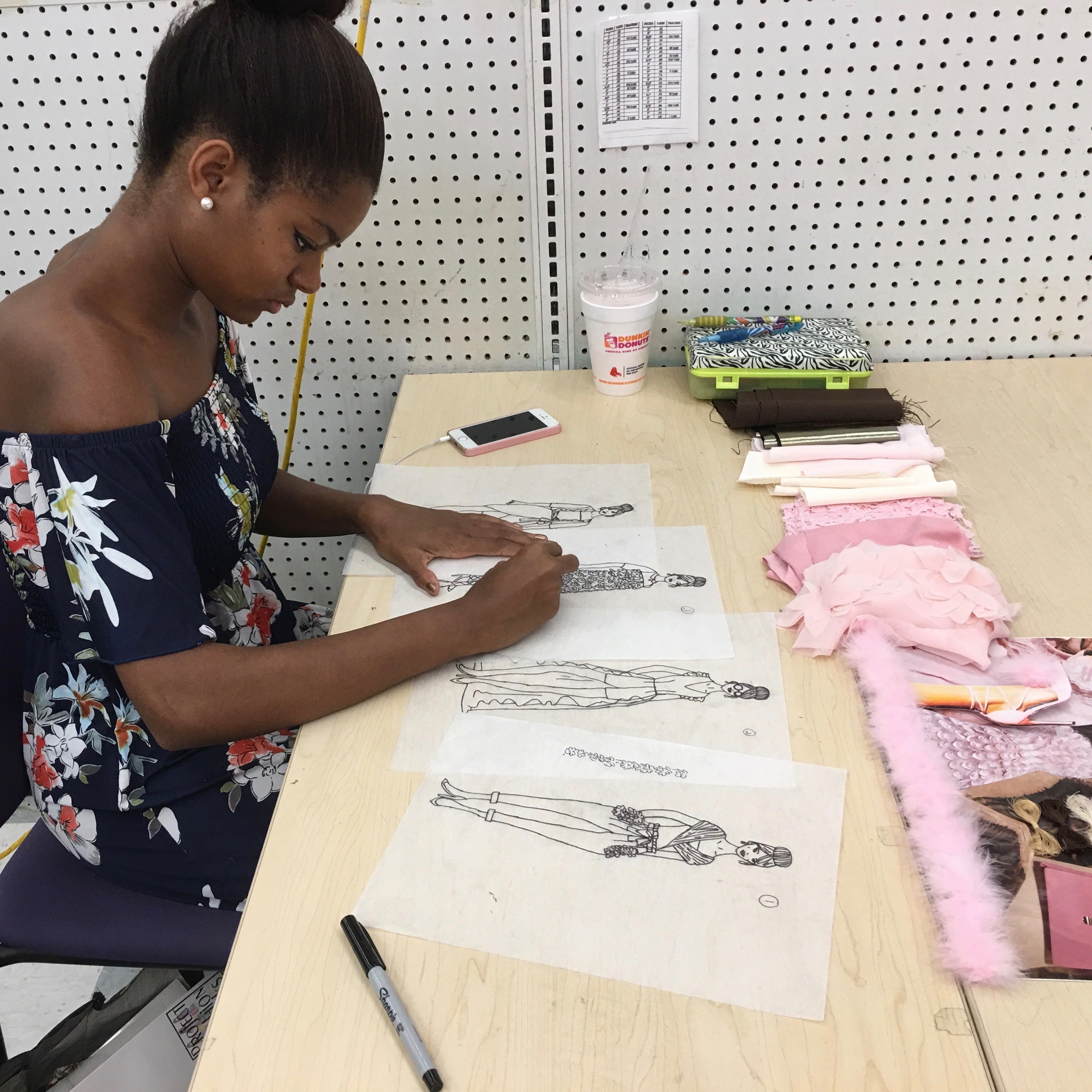 Fashion Design Workshop: Stylish step-by-step projects and drawing tips for  up-and-coming designers (Walter Foster Studio)